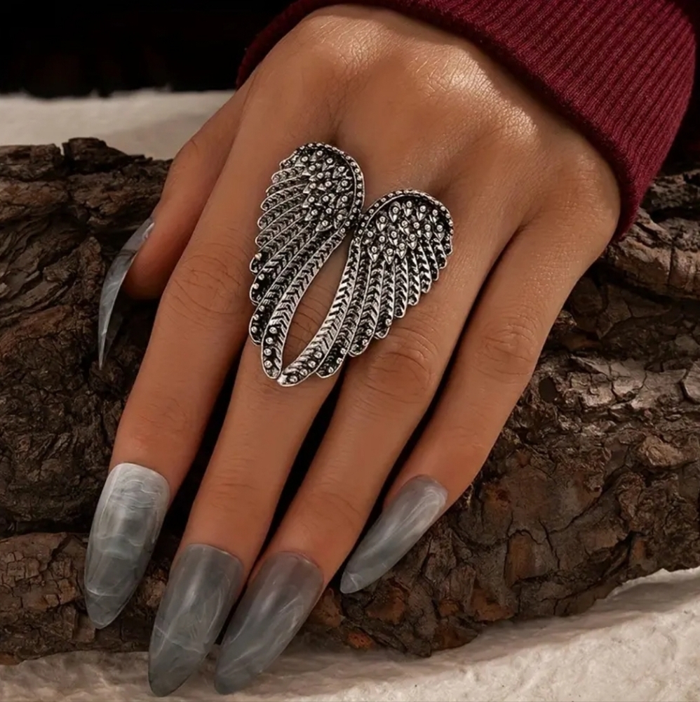NWT! Vintage Silvery Angel Wings Grunge Style Ring